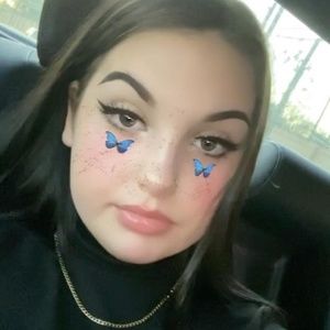 Meet your Posher, Alexis